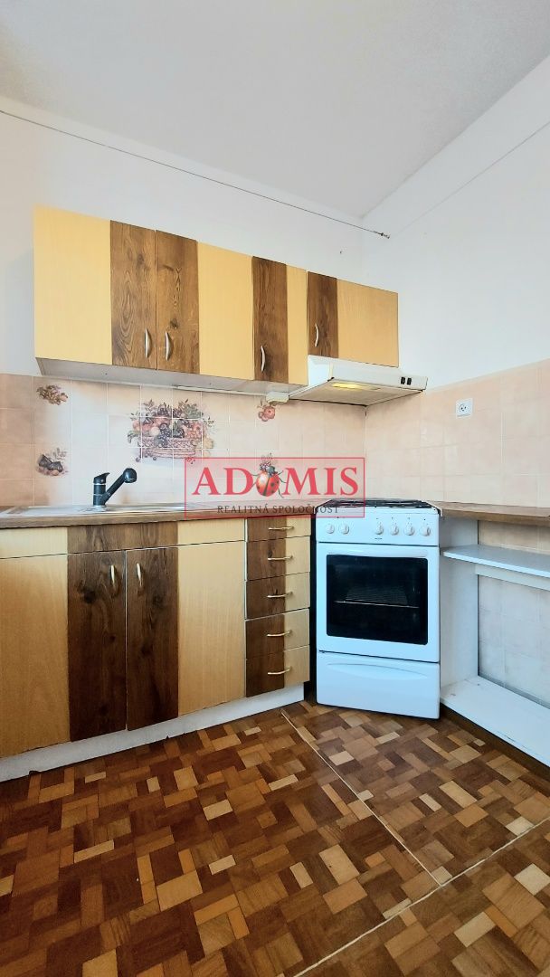 ADOMIS - predám 2-izb priestranný byt 55m2,loggia,Bukureštská ulica, sídlisko Ťahanovce, Košice