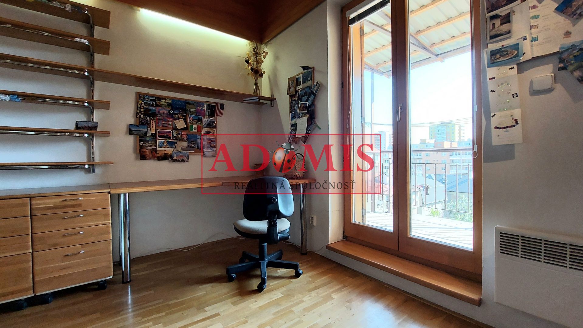 ADOMIS -  predáme 5-izb. byt,3-podlažný(mezonet),dvojgaráž,uzamknuté parkovanie,2x kúpelňa,2x balkón,TOP lokalita, Brezová ulica, Košice.