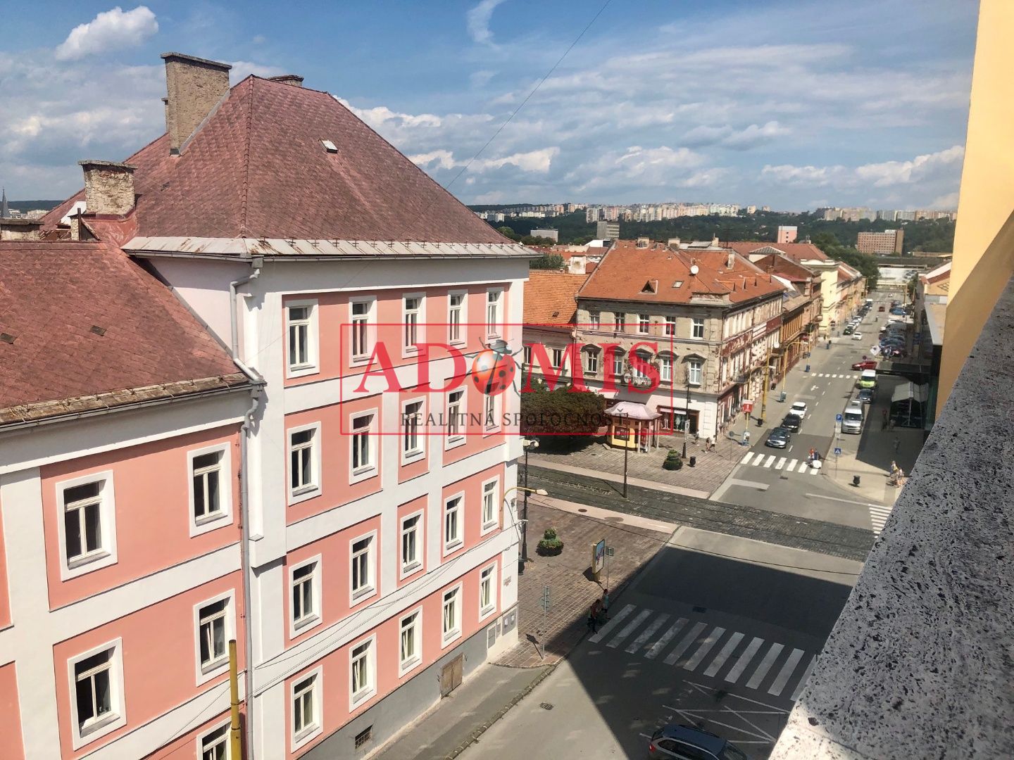 ADOMIS - predáme 1izb bezbariérový byt 53m2 v historickom centre Košíc,loggia, výťah, pivnica, Hlavná ulica.