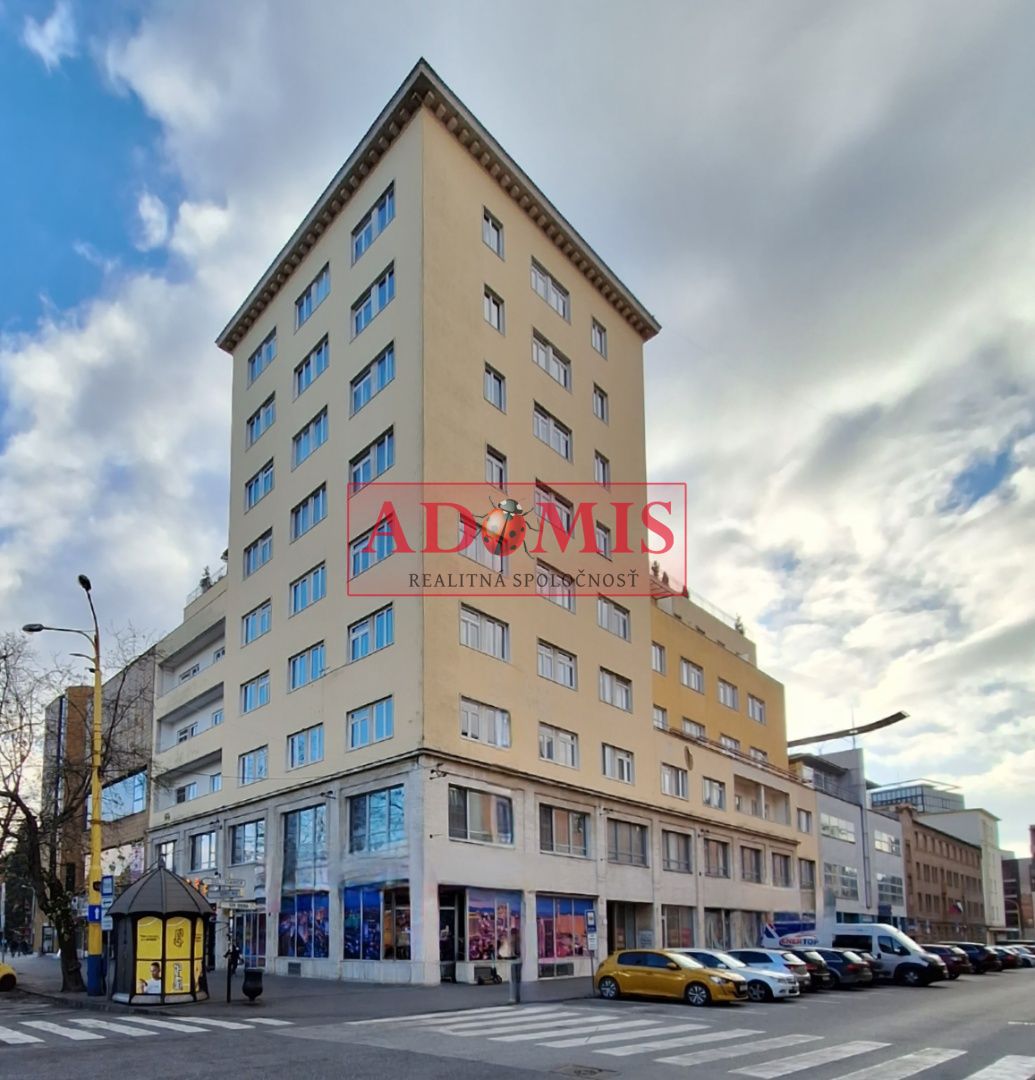 ADOMIS - predáme 3izb byt, bezbariérový vstup do bytu, 75m2 v historickom centre Košíc, výťah, parkovanie v uzatvorenom dvore, pivnica, Hlavná ulica.