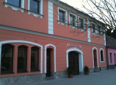 ARETÉ REAL - PRENÁJOM 13 m2 OBCHODNÉHO / ADMINISTRATÍVNEHO PRIESTORU V CENTRE PEZINKA, M.R. ŠTEFÁNIKA (Províziu RK neplatíte !)