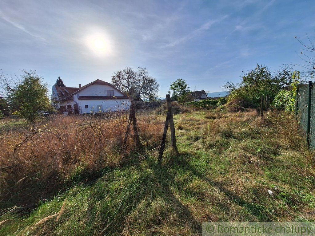 Priestranný dom na rôzne účely len 180 m od pláže a cyklotrasy v podunajskej dedinke Kravany nad Dunajom