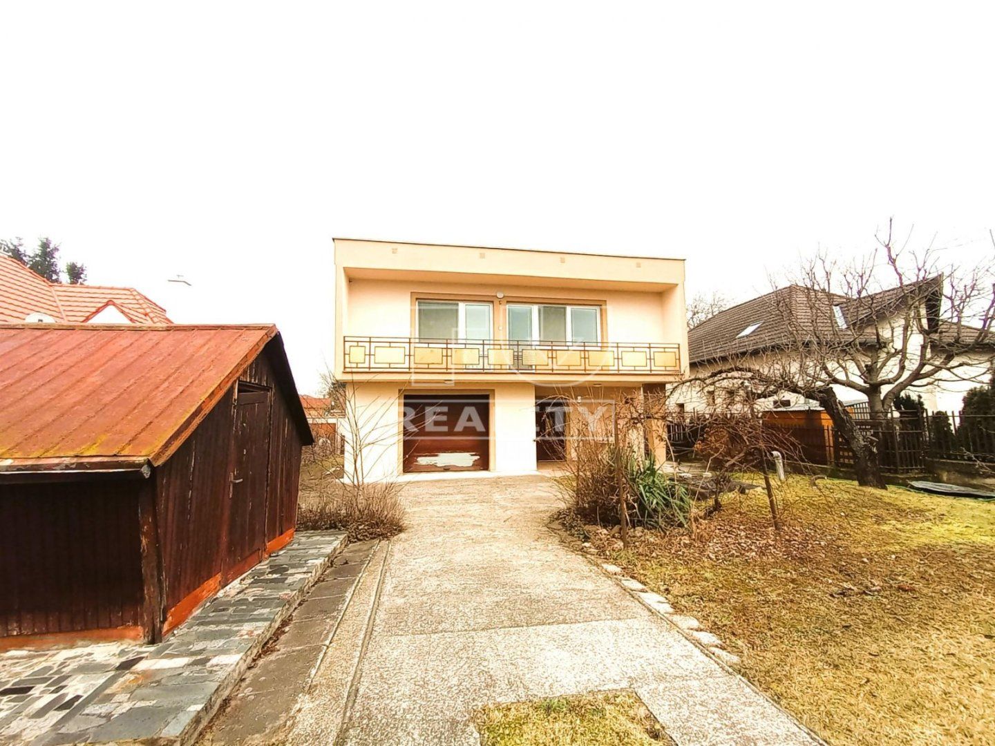 Na predaj rodinný dom v obci Solčany s pozemkom - 644m2