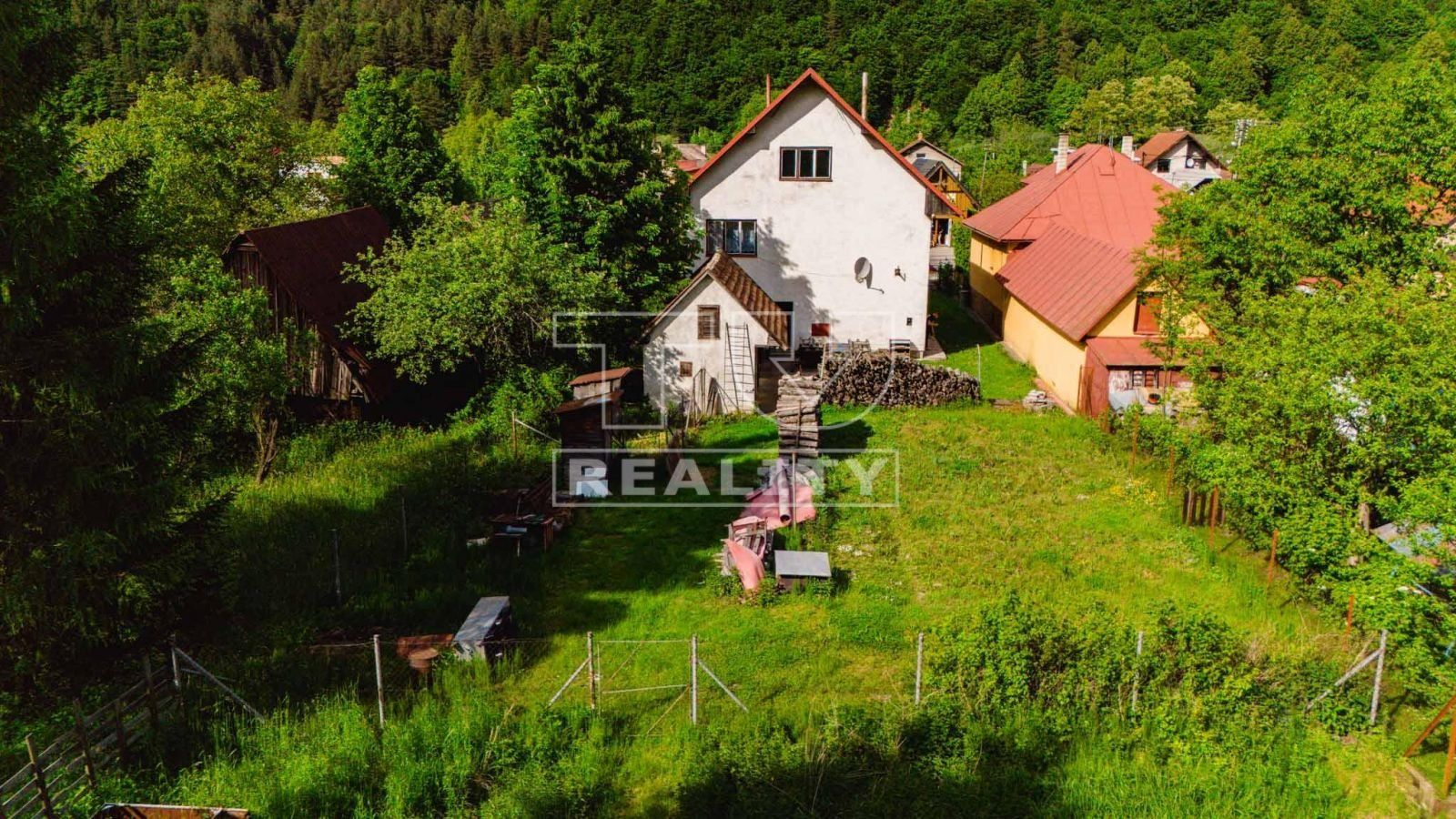 Rodinný dom na rovinatom pozemku 1663m2 v obci Stankovany- časť Rojkov