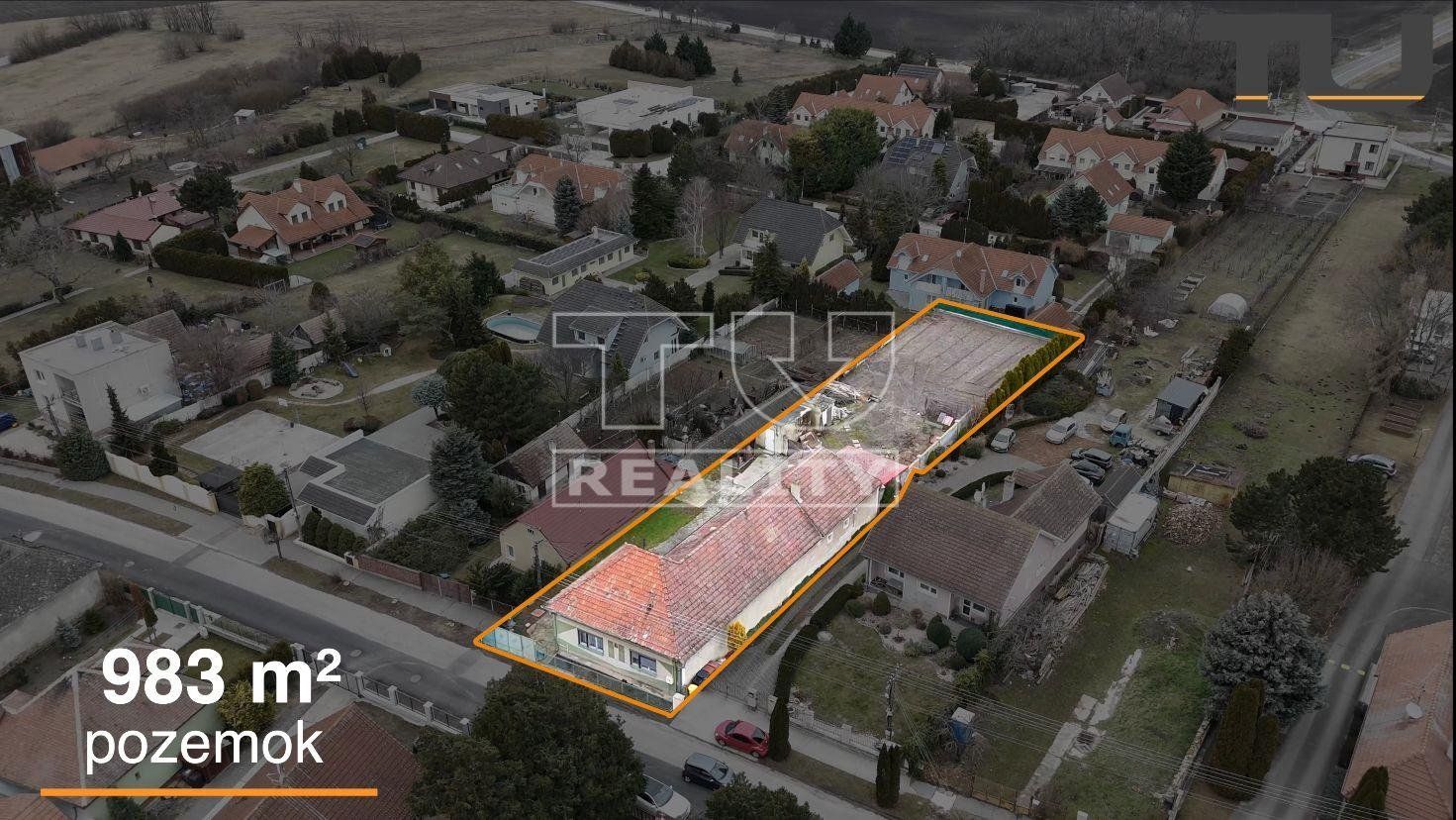 TUreality ponúka na predaj pozemok 983 m² s domom 106 m² v obci Hrubá Borša