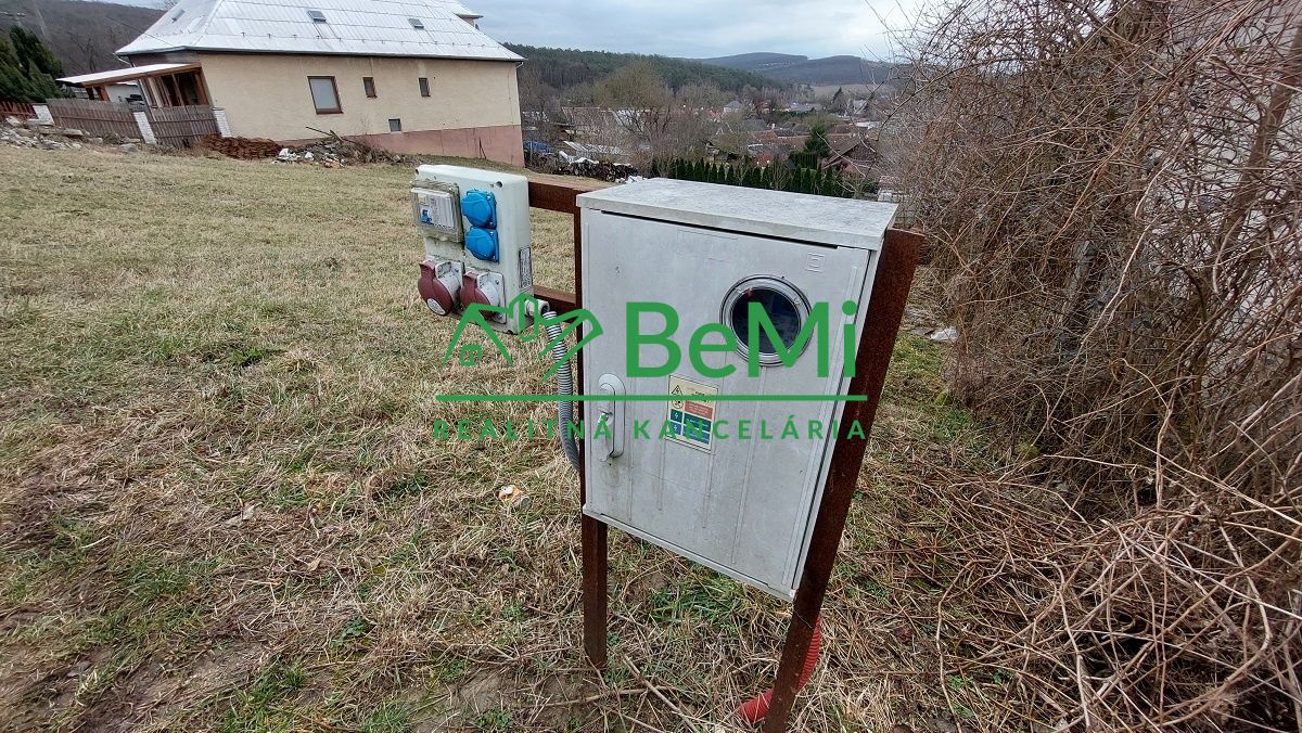 Exkluzívne na predaj stavebný pozemok v obci Brezolupy