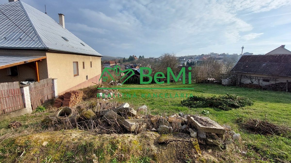 Exkluzívne na predaj stavebný pozemok v obci Brezolupy