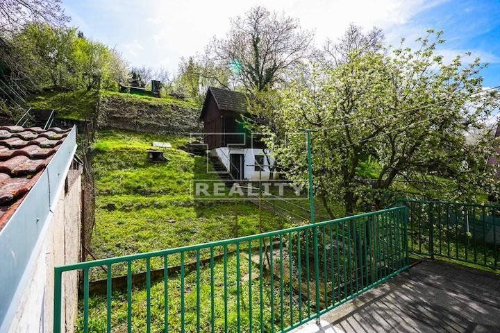 !ZĽAVA 10.000 EUR! NA PREDAJ 3-IZBOVÝ RODINNÝ DOM V POVODNOM STAVE (POZEMOK 415 m2), TOP LOKALITA - CINTORÍNSKA UL., TRENČÍN!