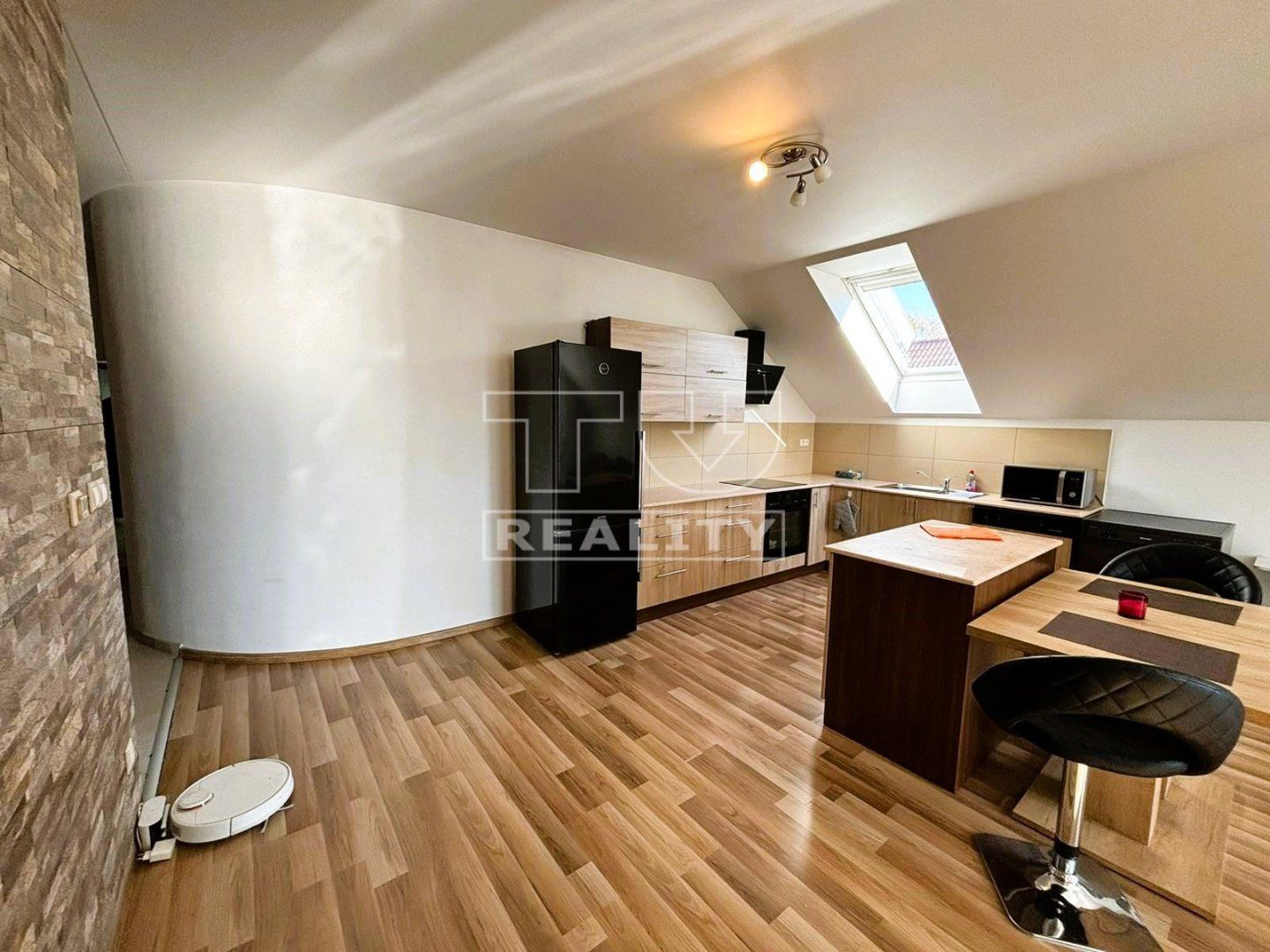 TUreality ponúka na predaj 2 - izbový byt -  62 m² s balkónom - 7 m² v Šamoríne, časť Mliečno.