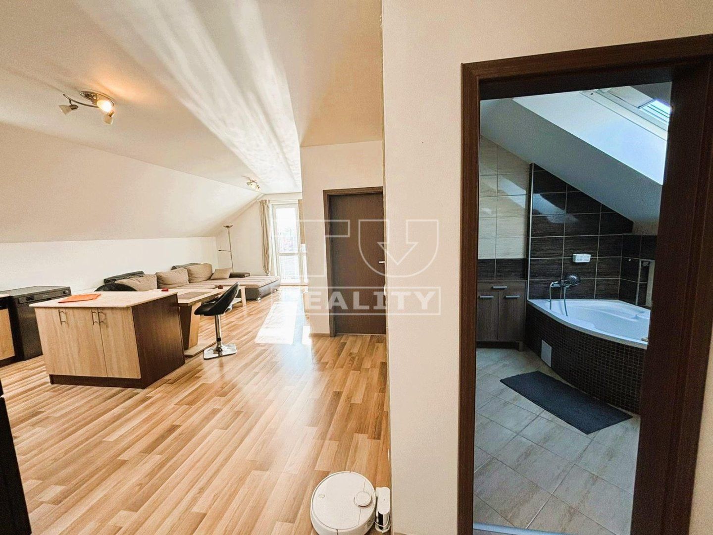 TUreality ponúka na predaj 2 - izbový byt -  62 m² s balkónom - 7 m² v Šamoríne, časť Mliečno.