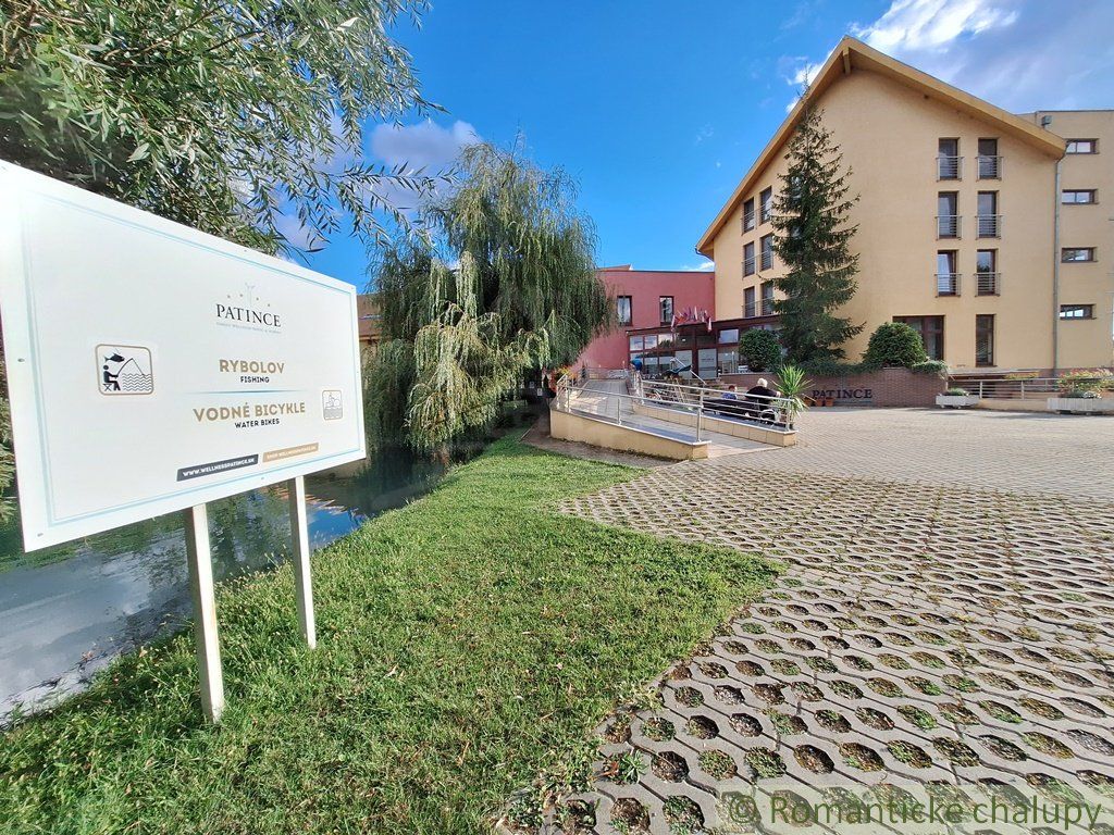 Komplet zariadený apartmánový dom v rekreačnom areáli kúpele Patince blízko rieky Dunaj a cyklotrasy