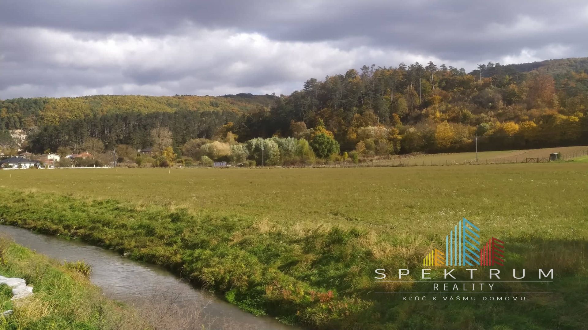 Uhrovec - pozemok na výstavbu rodinných domov