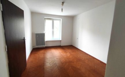 Na predaj 4 izbový priestranný tehlový byt vo Vranove nad Topľou - ulica Školská