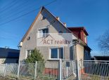 ACT REALITY-  EXKLUZÍVNE- Rodinný dom Prievidza časť Hradec, 5+1, 1380 m2, garáž, letná kuchynka, hospodárske budovy