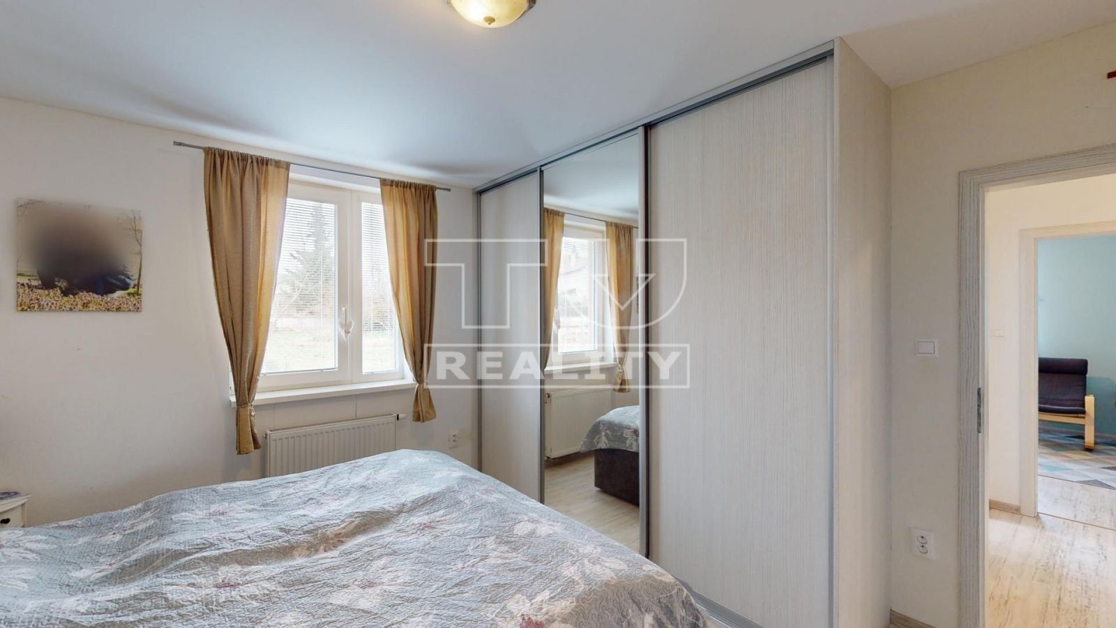 Výrazne znížená cena!!!
Na predaj pekný 4 izbový rodinný dom 126 m2 tichá lokalita v obci Veselé pri Piešťanoch