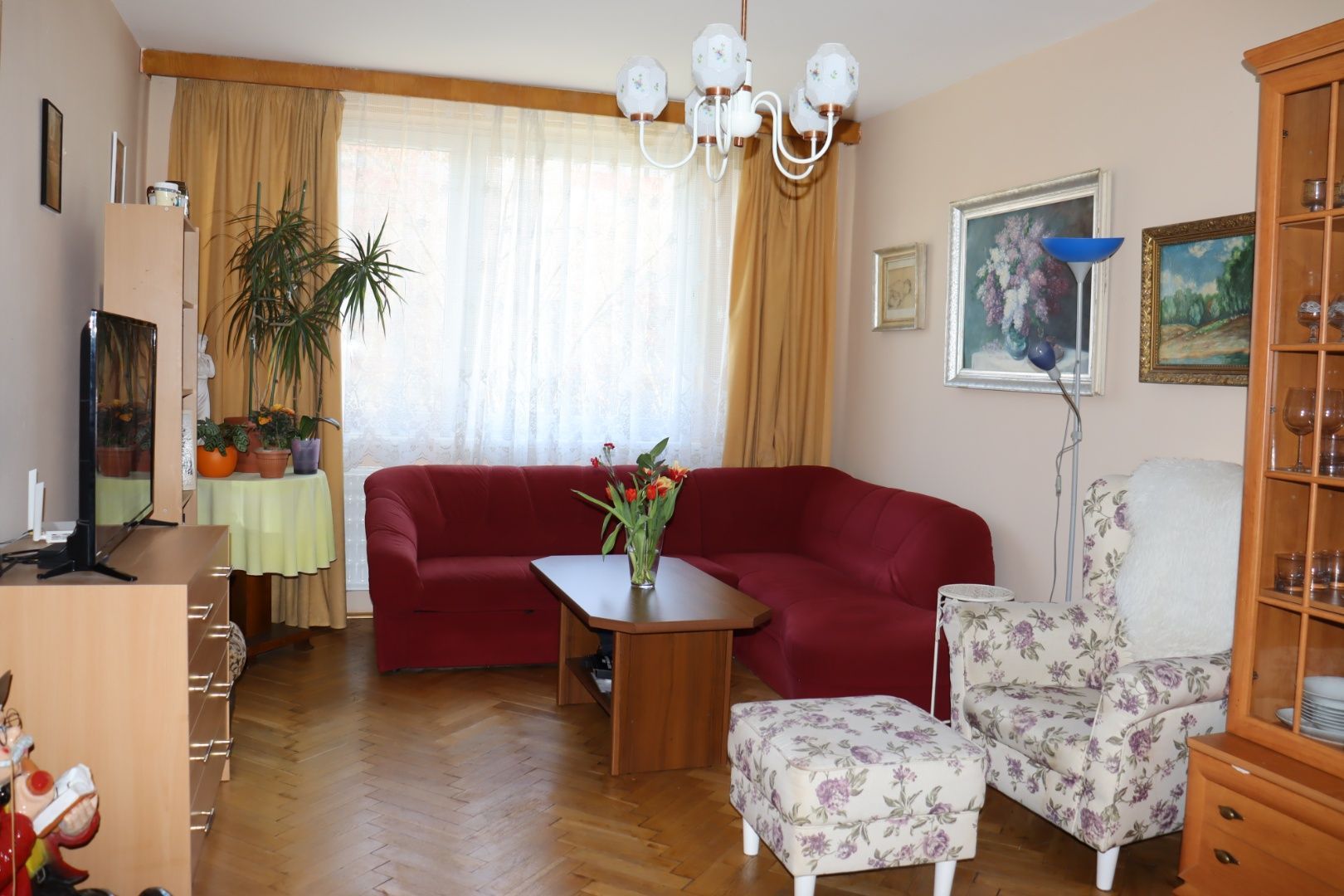 Na predaj veľkometrážny 2 - izbový byt v centre mesta Levice - JKV REAL