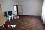 Realitná kancelária SA REALITY ponúka na predaj  3+1 izbový rodinný dom na peknom slnečnom rovinatom 6 árovom pozemku v obci Pukanec, okres Levice