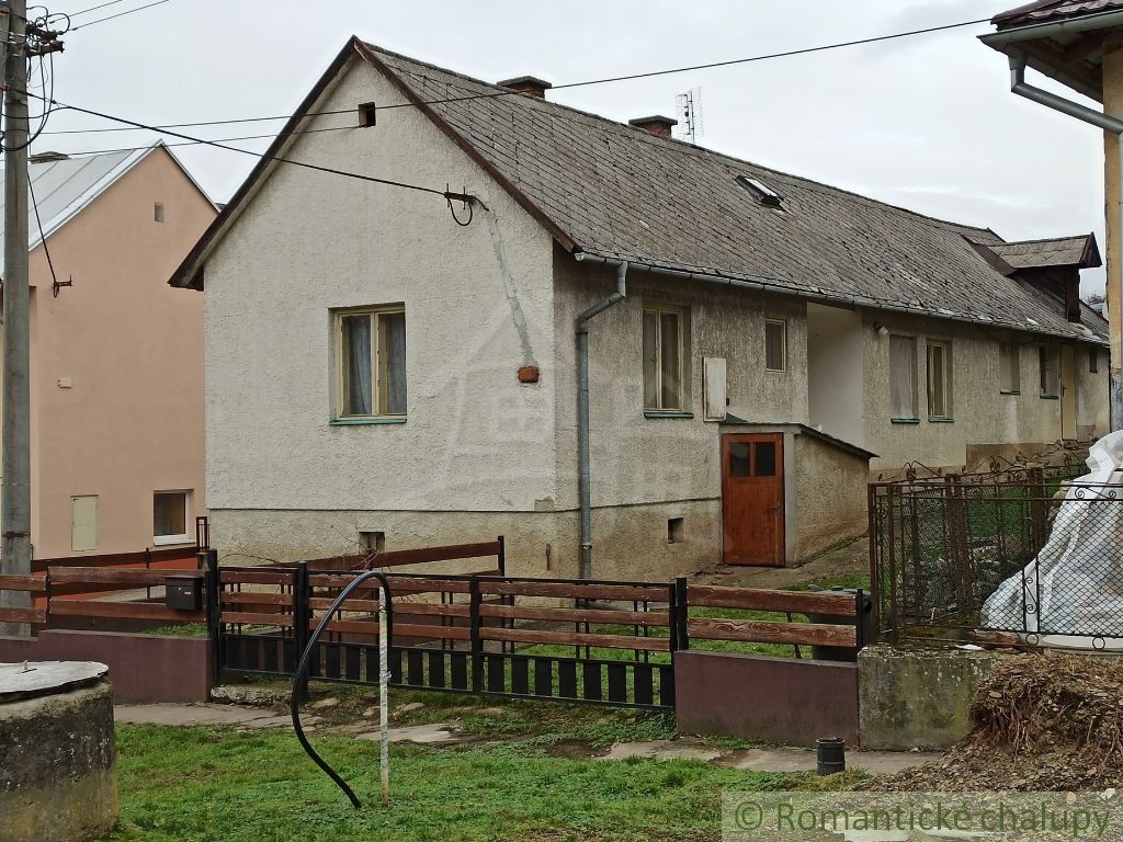 Dom v pokojnej obci neďaleko Domaše – Jankovce