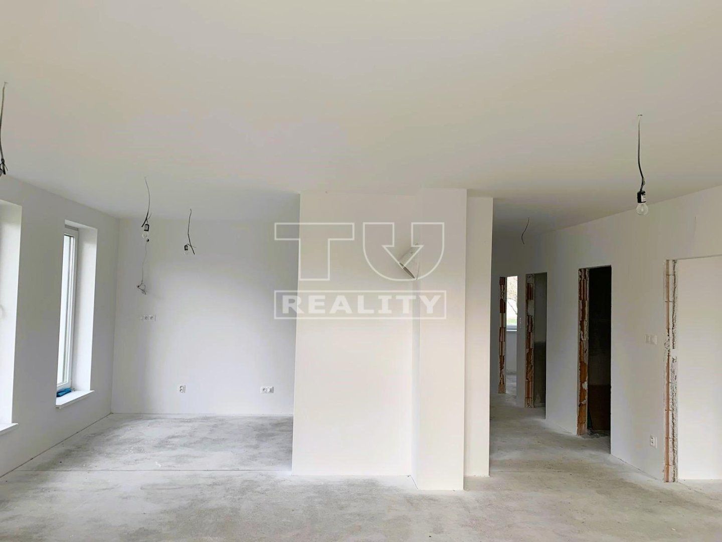 TUreality ponúka na predaj 4 - izbový rodinný dom 150 m², v obci Rohovce, pozemok 578 m².