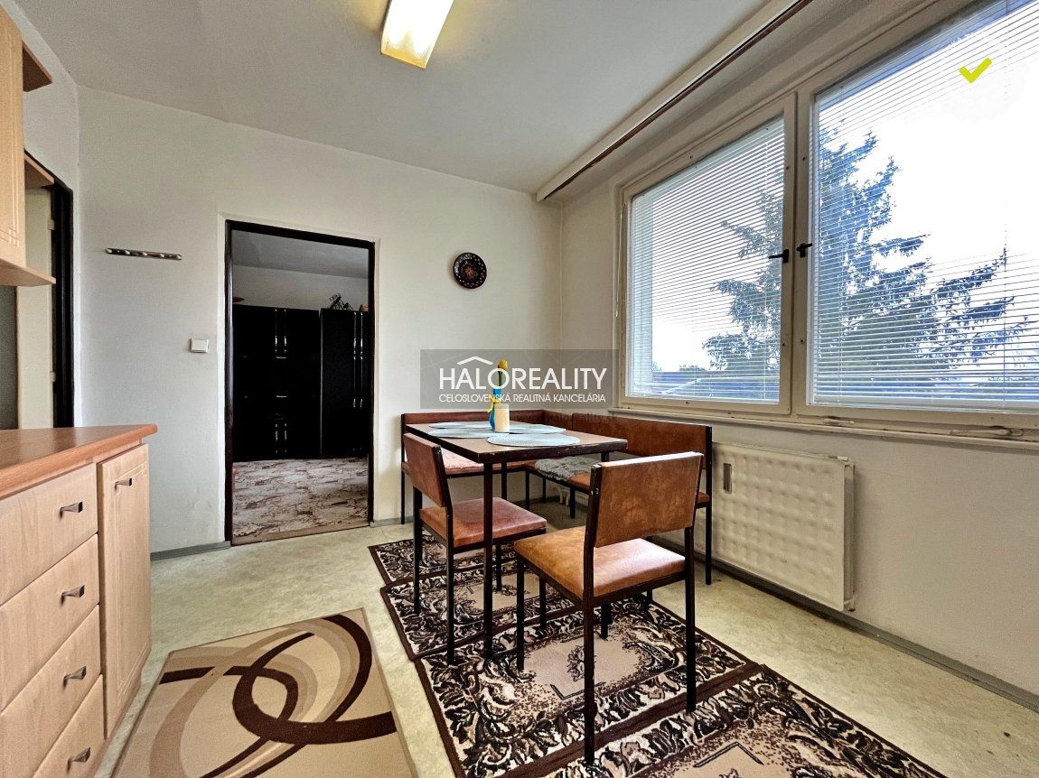 HALO reality - Predaj, dvojizbový byt Levice, 2 izby + kuchyňa, pekný a obývateľný pôvodný stav - IBA U NÁS