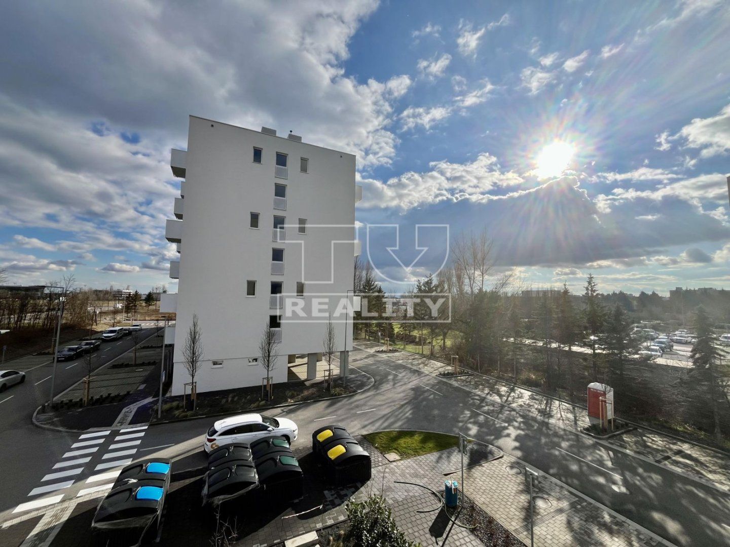 Rezervované - Slnečný 2-izbový byt s balkónom v novostavbe Ovocné sady v Ružinove, 65,3 m2
