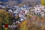 Realitná kancelária SA REALITY ponúka na predaj dom s 8 árovým pozemkom v meste Banská Štiavnica