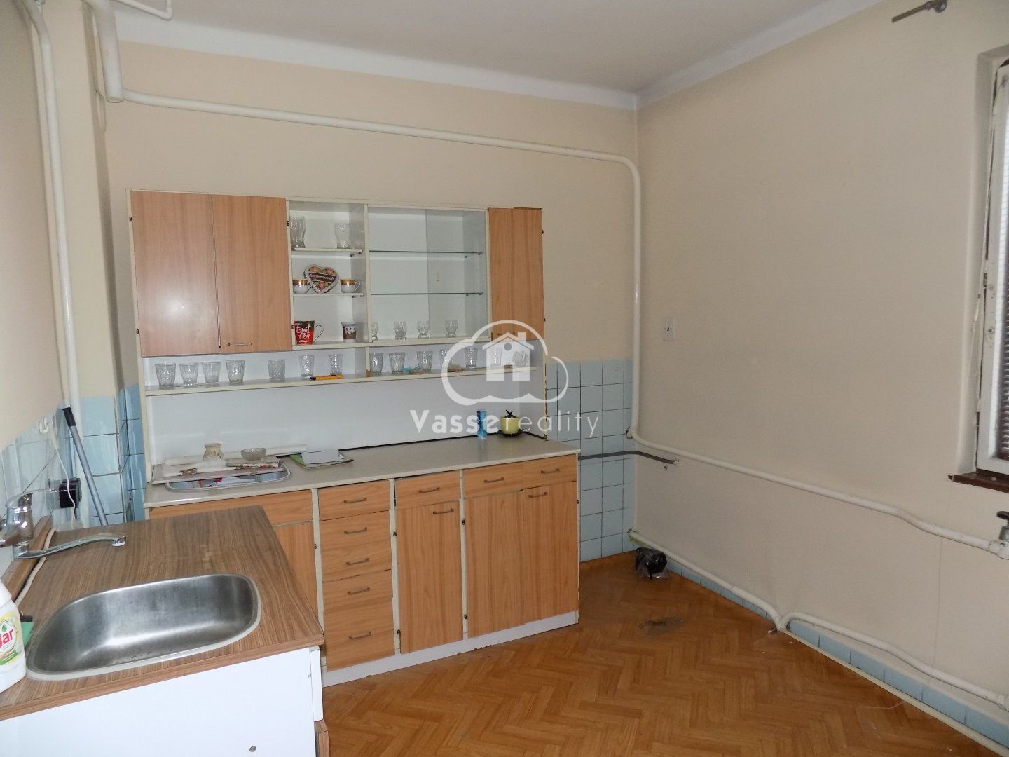 Na predaj suchý  3 izb .dom  s letnou kuchyňou  v Dvoroch nad Žitavou .