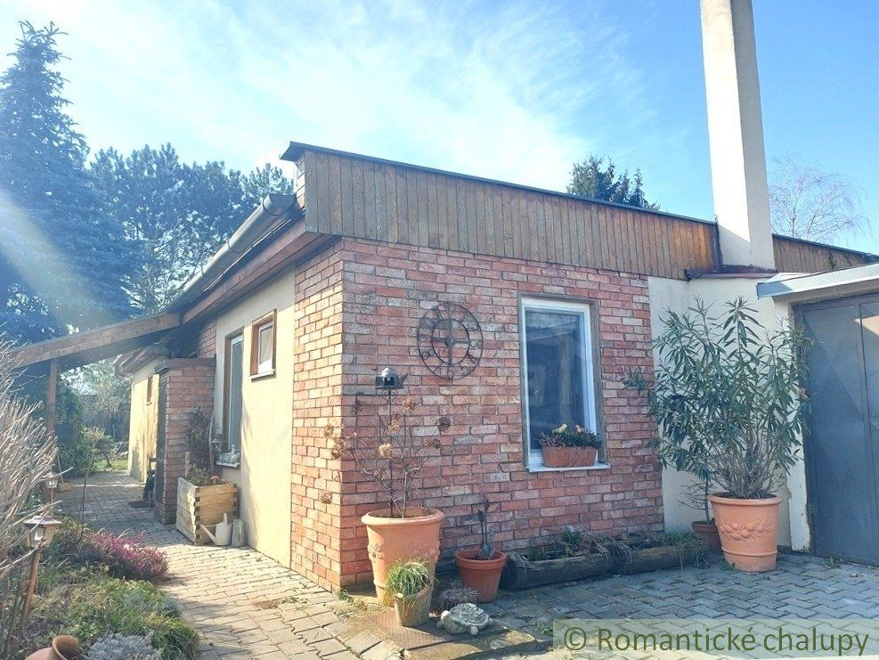 Útulne zrekonštruovaný domček vo vidieckom štýle neďaleko Dunaja a cyklotrasy v obci Kravany nad Dunajom