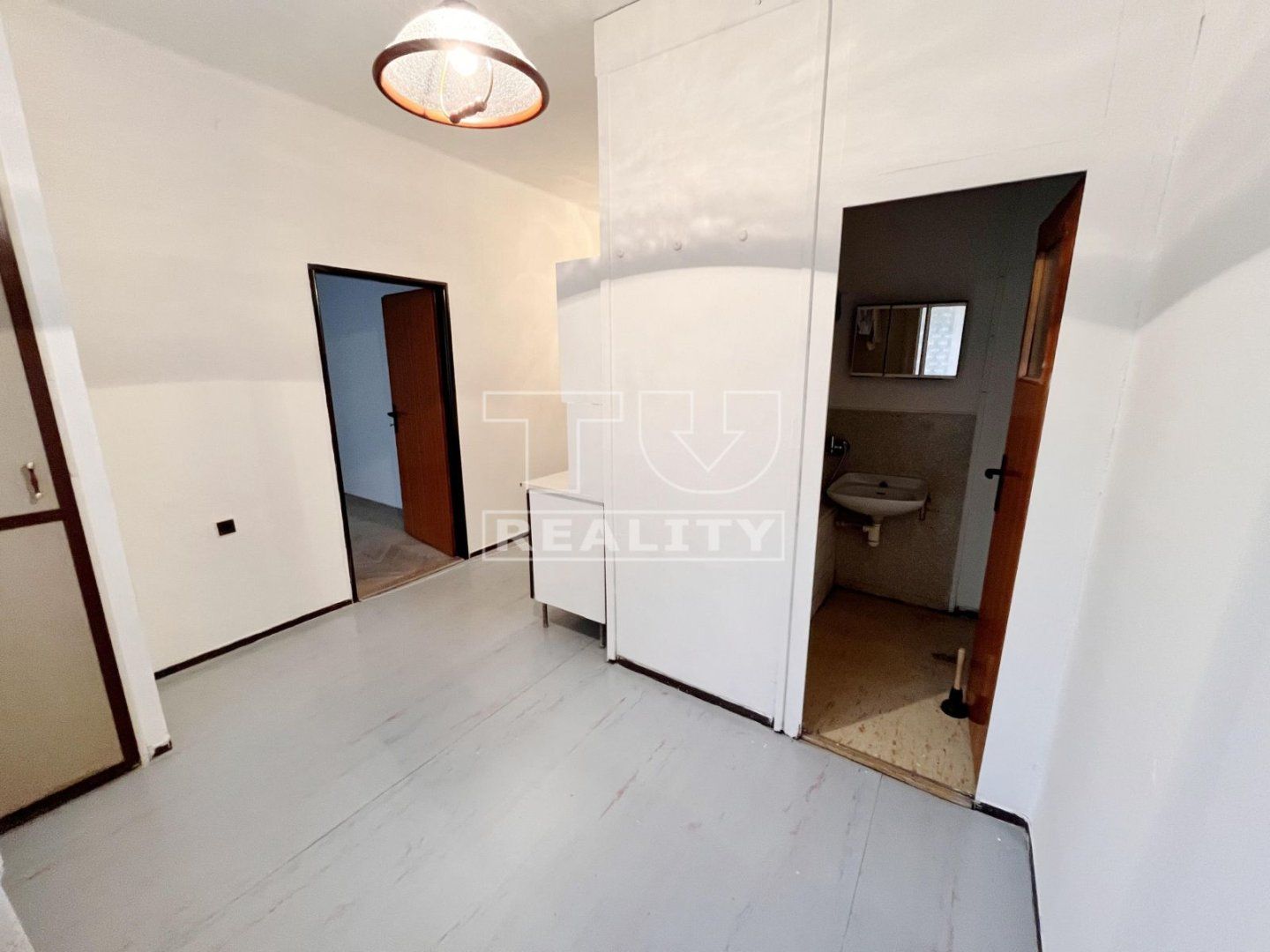 TUreality ponúka na predaj 3i byt vo Zvolene Zlatý Potok o výmere 68 m² v pôvodnom stave
