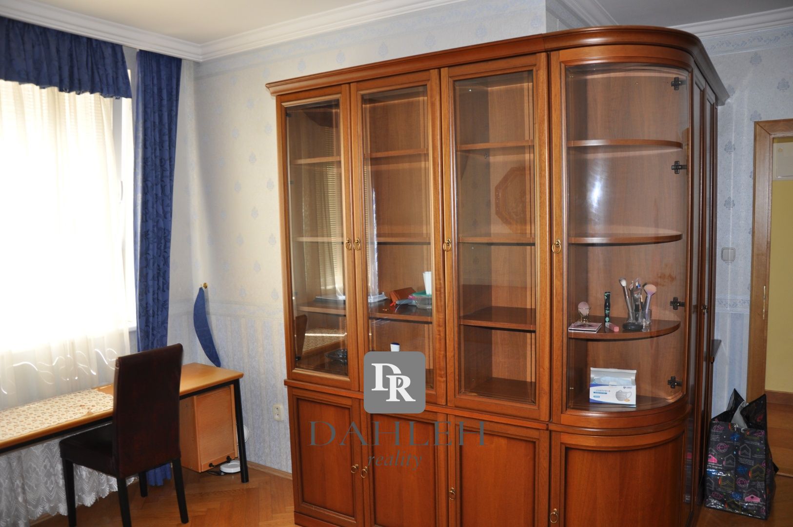DAHLEH-Na prenájom 4 izbový byt pri Bratislavskom hrade