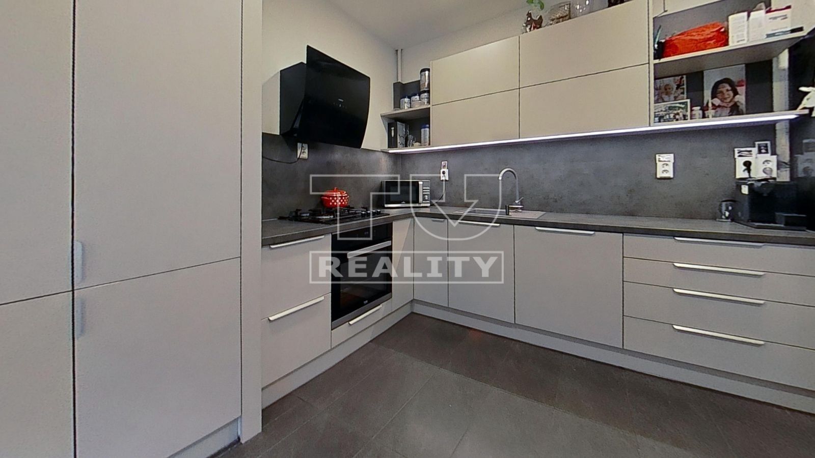 TU reality ponúka na predaj 4-izbový byt -  86 m², s predzáhradkou v obci Dunajská Lužná