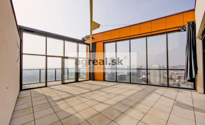 Najvyššie položený skolaudovaný penthouse v BA! 35.podlažie J&T Klingerka 188 m² + terasa 58 m² (3D prehliadka)