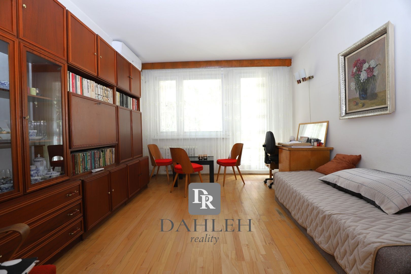 DAHLEH - Na prenájom veľký 3 - izbový byt v Karlovej Vsi