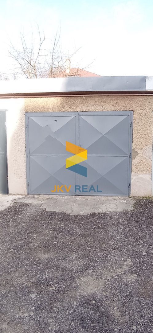 JKV REAL ponúka na predaj murovanú garáž na ulici Osloboditeľov Humenné