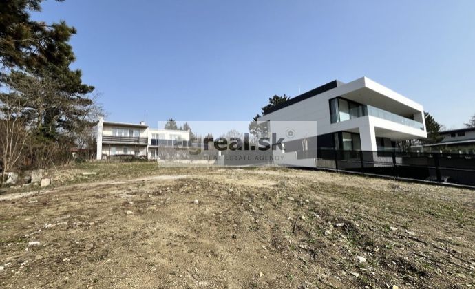 Stavebný pozemok na RD na Hradnom kopci – 748 m², VIS