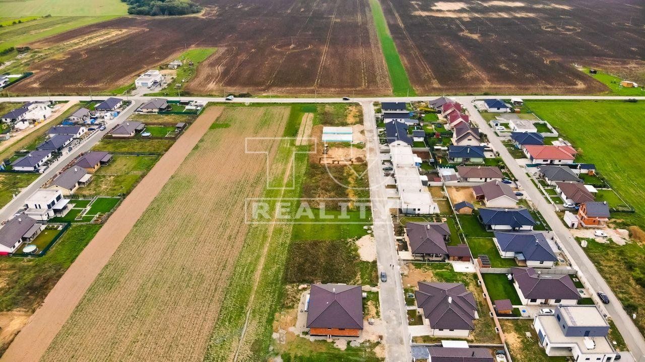 NOVOSTAVBA 4-IZBOVÉHO RODINNÉHO DOMU, POZEMOK O ROZLOHE 568m2, TRENČIANSKE JASTRABIE