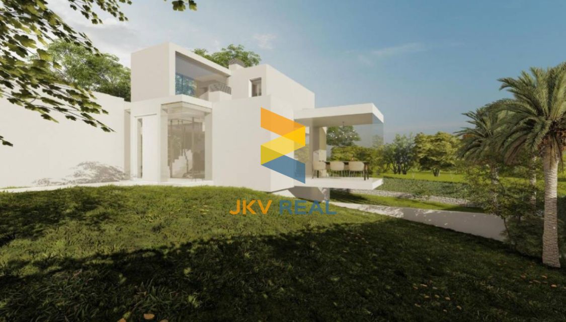JKV REAL ponúka na predaj LUXUSNÚ VILU, ktorá sa nachádza len 7 minút od pláží Campoamor a Mil Palmeras Španielsko