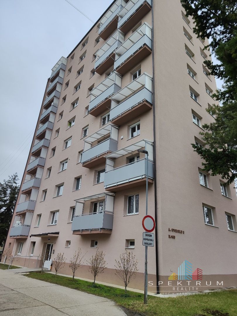 SPEKTRUM REALITY- Na Predaj 3-izbový byt, 65 m s balkónom, okres Prievidza, Sídlisko Píly, ul. A. Stodolu.