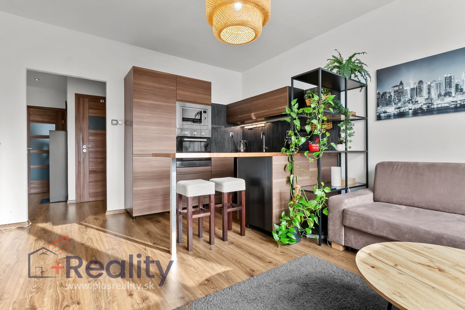 Galéria: PLUS REALITY | Kompletne zrekonštruovaný dvojizbový byt v meste Bratislava - časť Lamač na predaj! 
