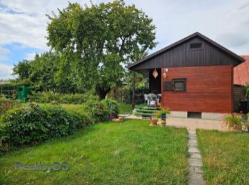 Predaj pozemku 400 m2 s drevenou záhradnou chatkou, Dobrohošť