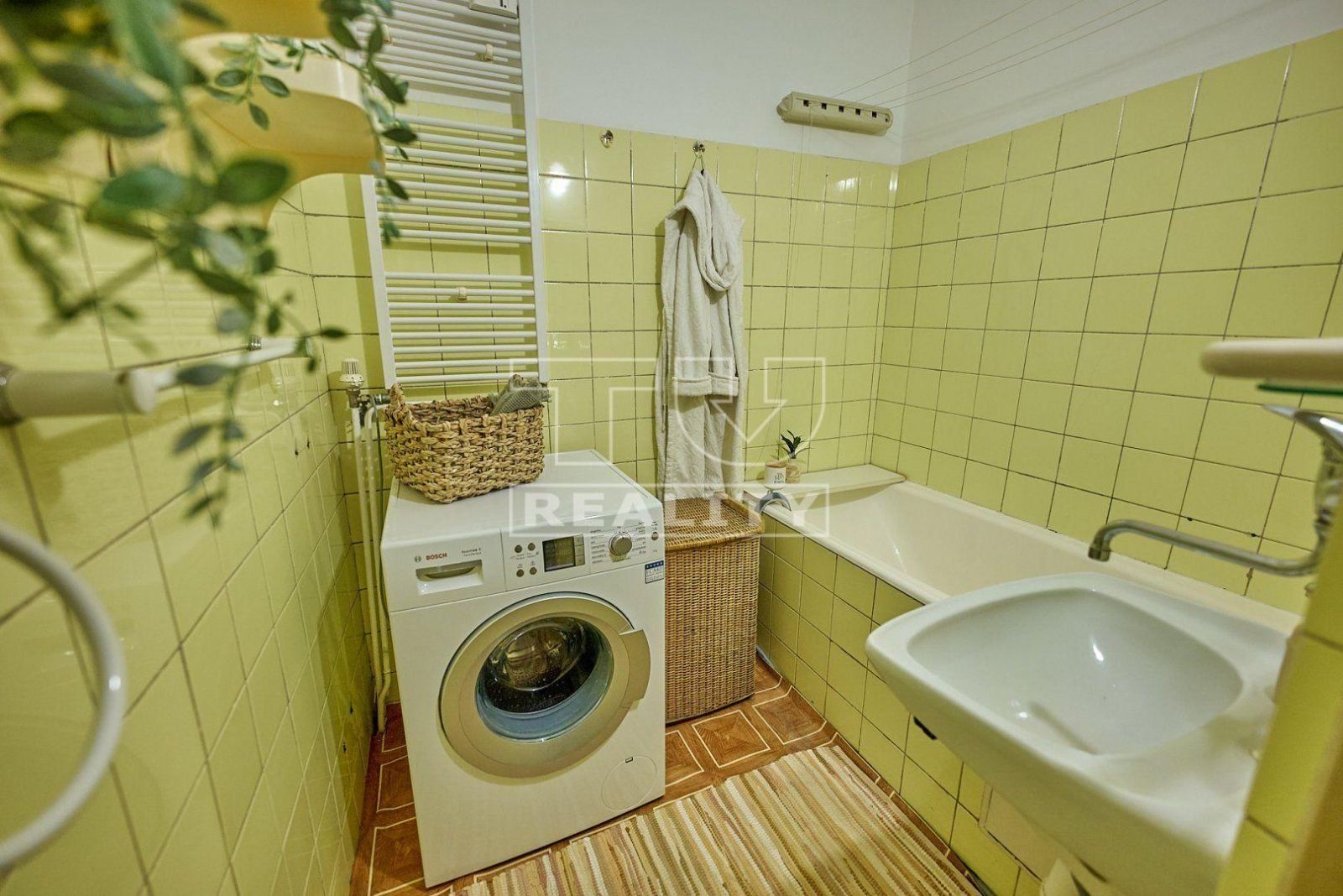 TUreality ponúka na predaj veľký 2i byt - Bratislava-Ružinov - 68 m²