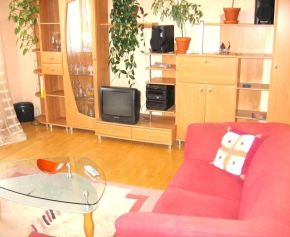 Priestranný 3 izbový byt s loggiou a šatníkom v Karlovej Vsi, Majerníkova ulica