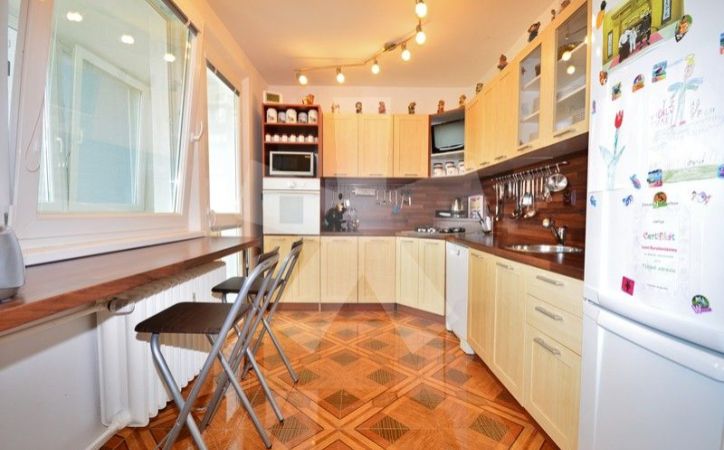 PREDANÉ - BILÍKOVA, 3-i byt, 74 m2 - kvalitne a ÚPLNE zrekonštruovaný byt so zasklenou loggiou, MODERNÁ DISPOZÍCIA, KRÁSNY VÝHĽAD, byt bez ďalších investícií