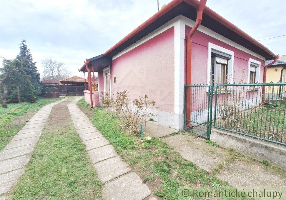 Pôvodný ihneď obývateľný dom v podunajskej dedinke Kravany nad Dunajom
