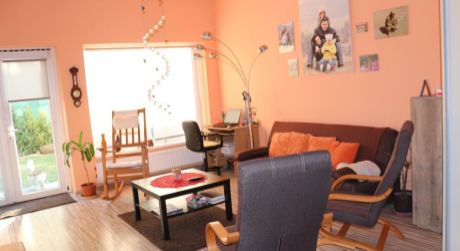 LEN U NÁS - 2,5-izbový byt na ulici Vincenta Šikulu 65,86 m2 + 60 m2 predzáhradka
