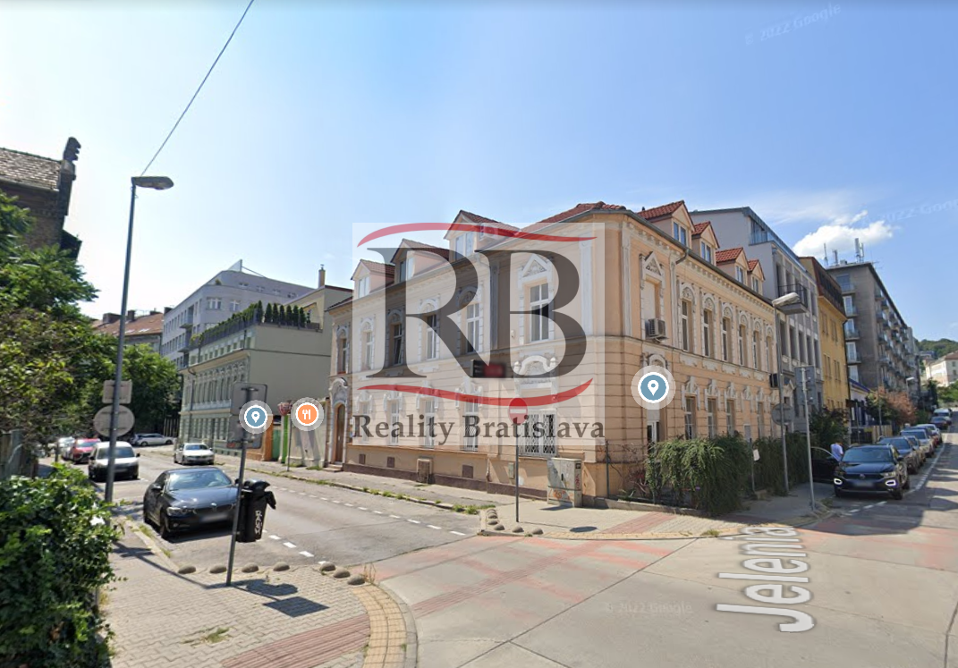 Celok v historickom objekte v blízkosti vlakovej stanice s možnosťou parkovania, Jelenia ulica - BAI