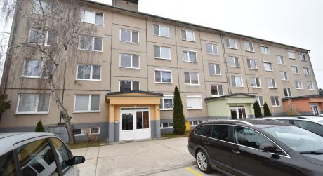Kuchárek-real: Ponúka na predaj 2 izbový, priestranný byt  Za dráhou  Pezinok.