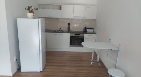 Kuchárek real: Prenájom  1-izbového bytu aj so zariadením v novostavbe v Pezinku.