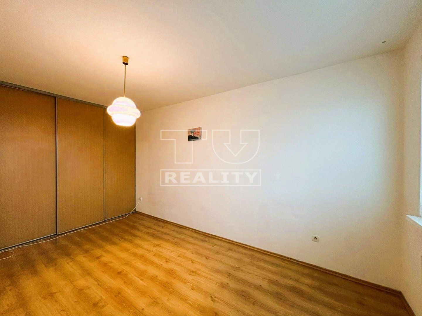 TUreality ponúka na predaj veľkometrážny 4 izbový byt v Dunajskej Lužnej, 2x Loggia, Garáž
