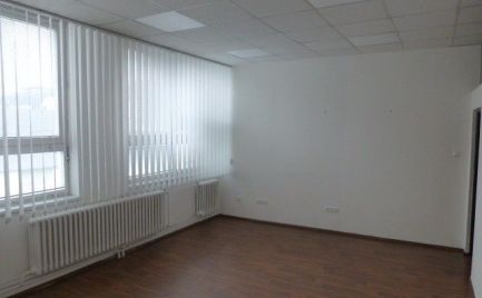 Na prenájom kancelárske priestory s výmerou od 12 m2 s možnosťou prenájmu celého poschodia na Teslovej ul.